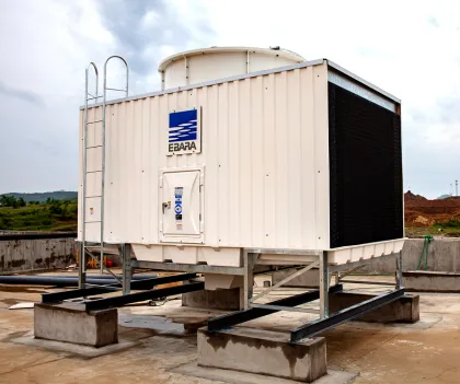 Plume prevention water-saving cooling tower