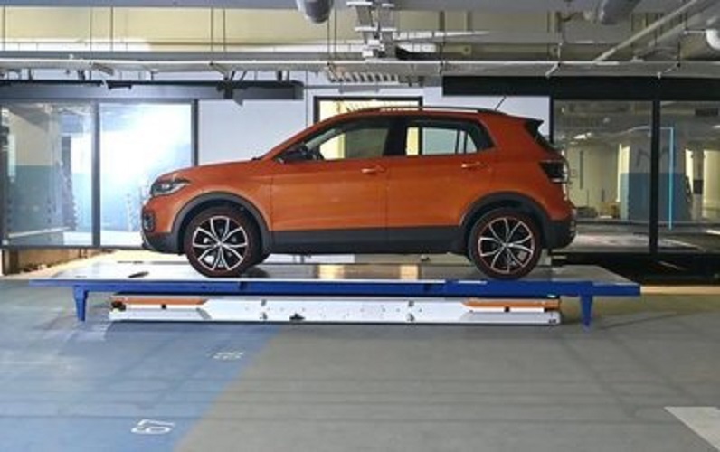 Plate parking robot system