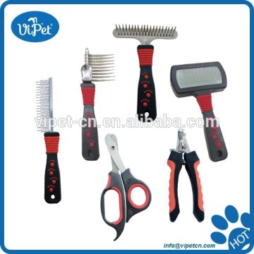 Pet grooming / brush / scissors