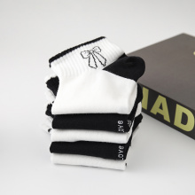 Простыя жаночыя шкарпэткі з высокай эластычнай лодкай