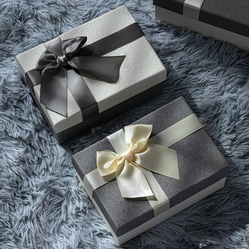 packaging box with bow (1)