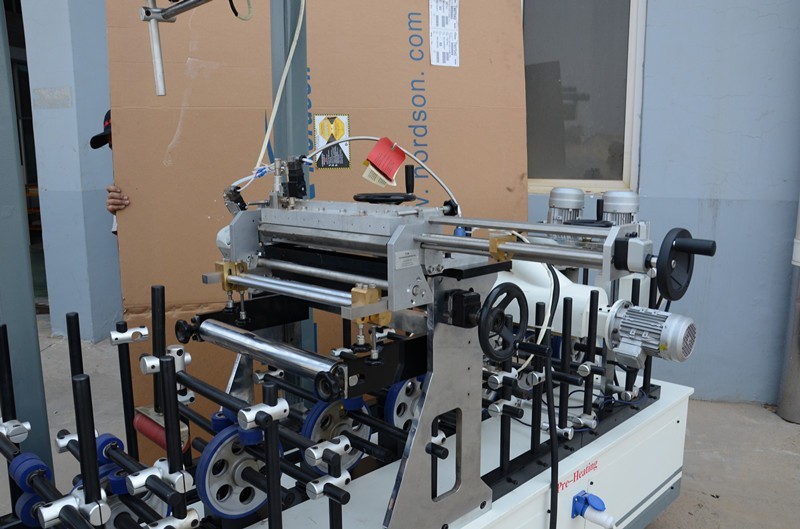 Automatic Hot Melt Adhesive Profile Wrapping Machine with PUR Glue for Wood Frame Making