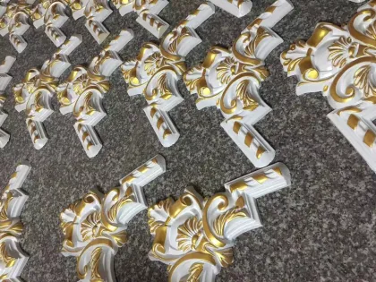 Luxury White PU Golden Crown Moulding Ceiling Medallion