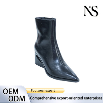 Botas femininas modernas de couro preto