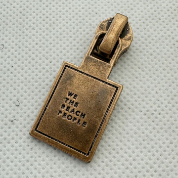Custom Clothing Accessories: Neostar Handmade Handbags, Zipper Pullers, and Logo Tags for Women's Coats
