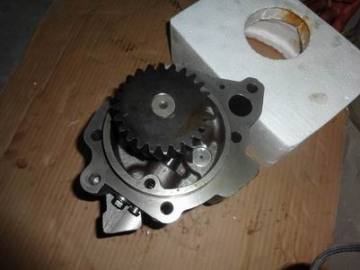 CUMMINS LUBRICATING OIL PUMP 3821579