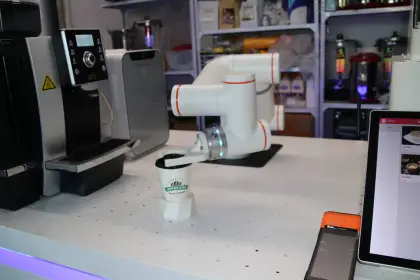 Robot Coffee Vending Machine: Latte and Drinks Kiosk