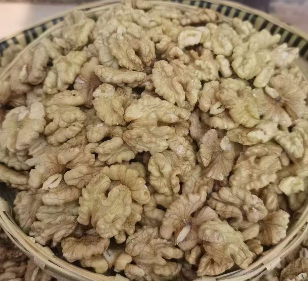 Walnut Kernels