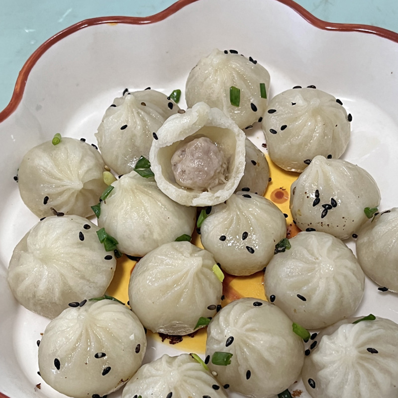 Мини-обжаренные пикантные булочки в форме большого пальца