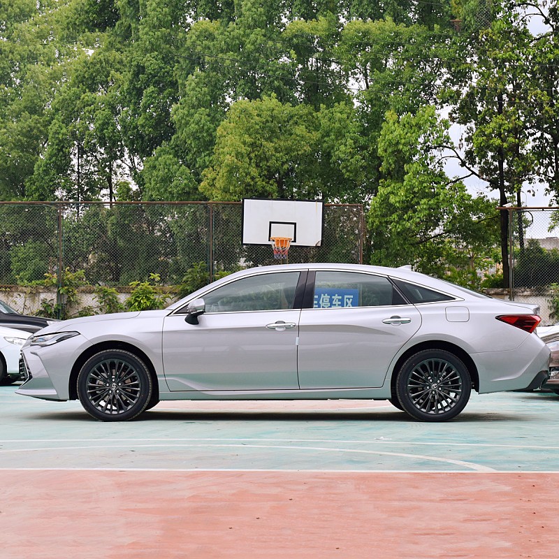 5-seater hatchback Toyota Avalon