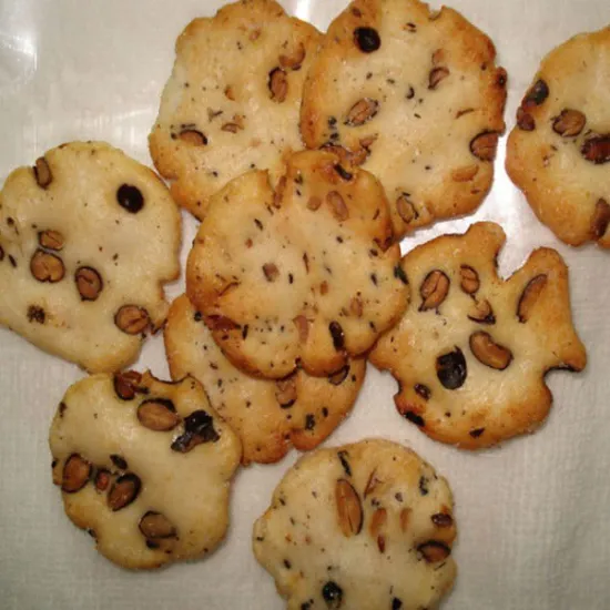 soybean snacks / rice crackers