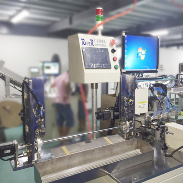 Confezionatrice automatica per connettore elettronico