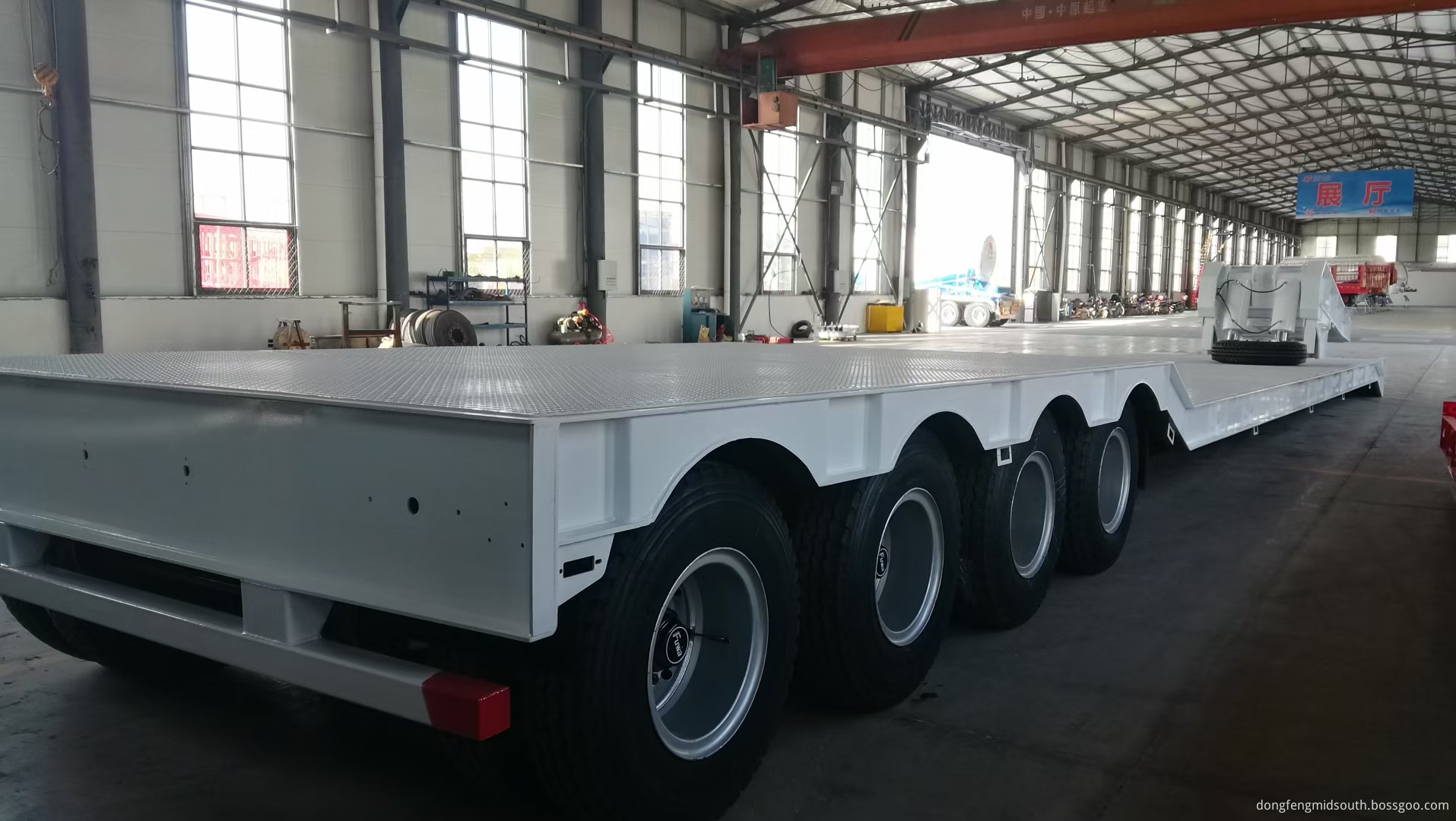 4 axles low flatbed semi-trailer (4)