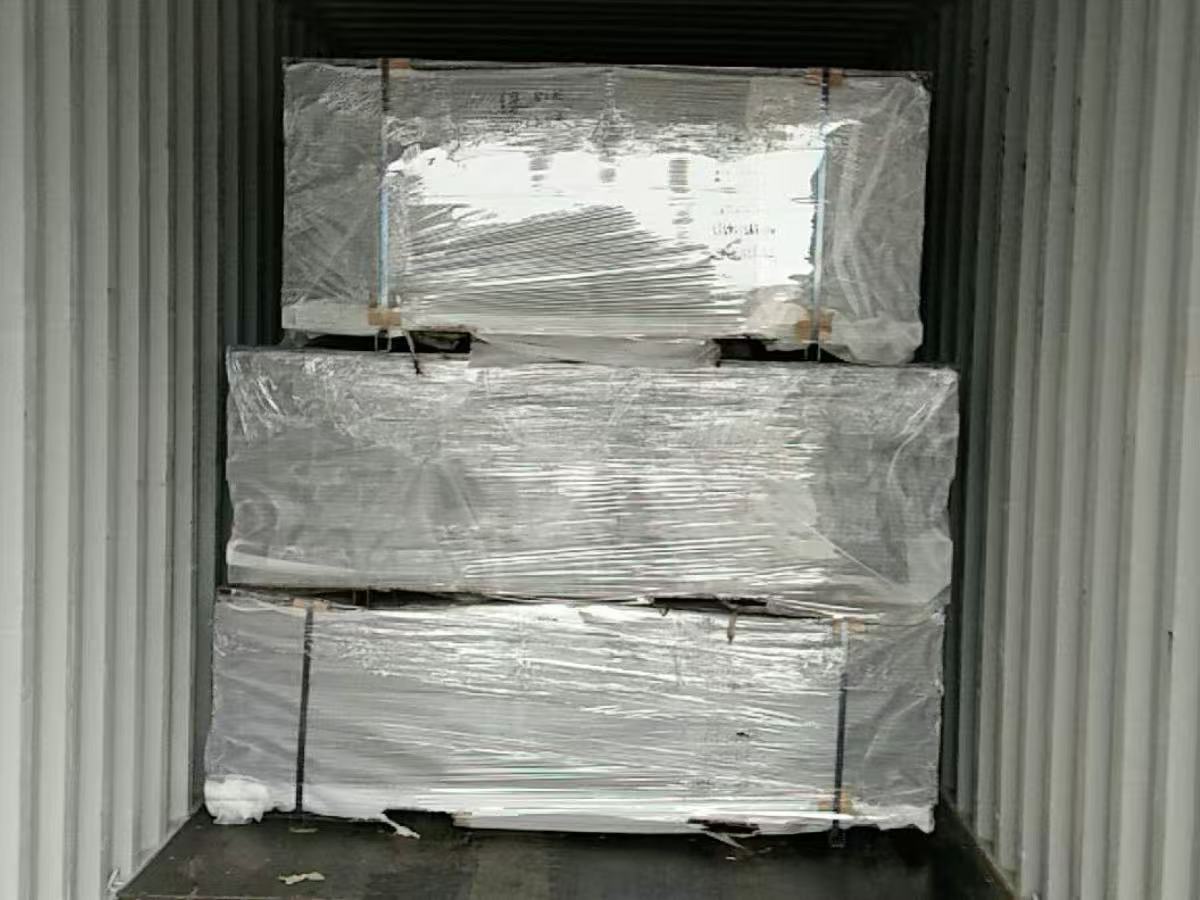 358 pannelli di recinzione di sicurezza ispezionati e imballati per l'esportazione - Gruppo ANJIA 358 security fence panels inspected and packed for export