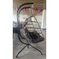 Silla de huevo con soporte para la relajación al aire libre