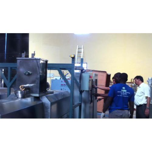 Machine de fabrication de grignotines de bouffées de maïs