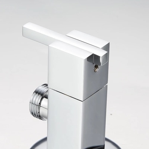 Válvula angular de aço inoxidável prata para banheiro