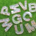 Hot Selling 100Pcs / Lot 40MM Große Harzbuchstaben Flatback Cabochons Klar Mit PVC Pailletten Gefüllte Große Alphabet Perlen Charms