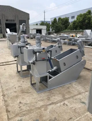 Industrial screw stacking machine