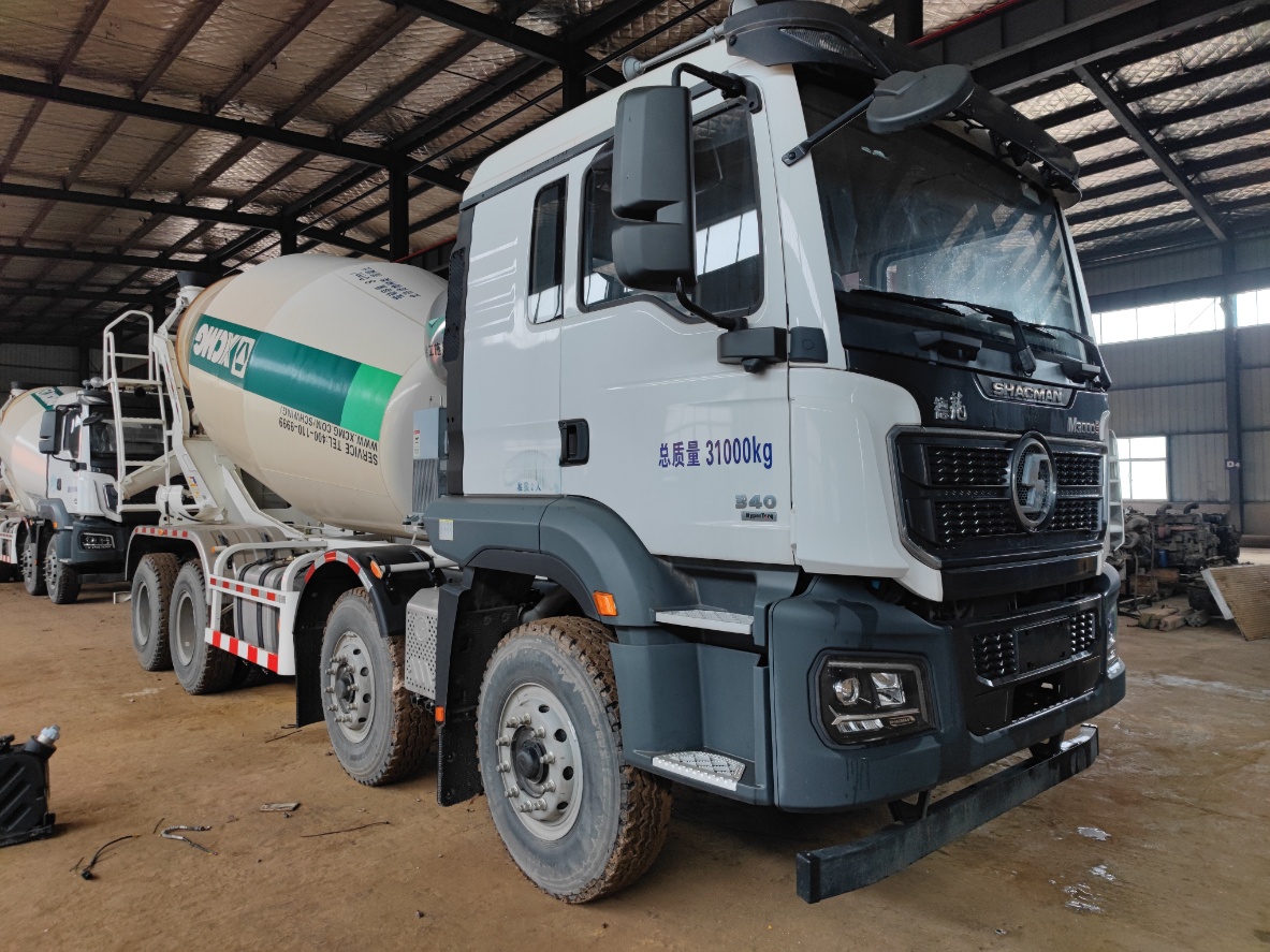 XCMG 12-cubic-meter Concrete Mixer Truck