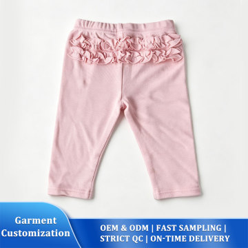 Hellrosa Rüschen-Babyhose