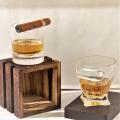 gafas de whisky de cristal con soporte de cigarros