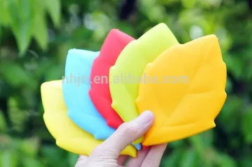 High Quality FDA/LFGB Maple Leaf Silicone Camping Cup