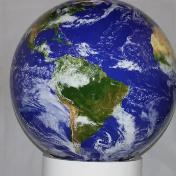 2022 Trending: Wood Plastic Seamless Globes - Perfect Toys for All Ages, Available in Crystal Types and Extra Large Sizes for Outdoor Play