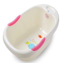 सानो आकारको बच्चा क्लीनिंग बाथटब