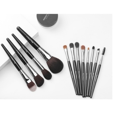 Synthetic Hair Makeup Brush With Shiny Black Color