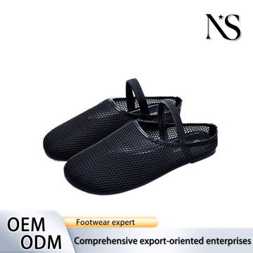 Mule Flats negros transpirables con correas elásticas