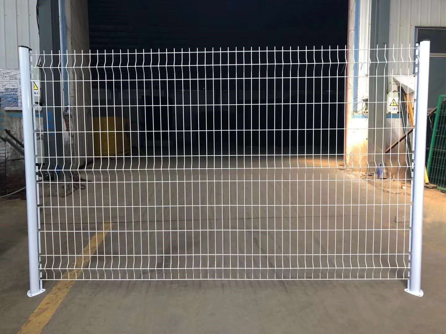 Anti climb welded wire mesh fence