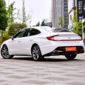 Средний бензиновый седан Hyundai Sonata