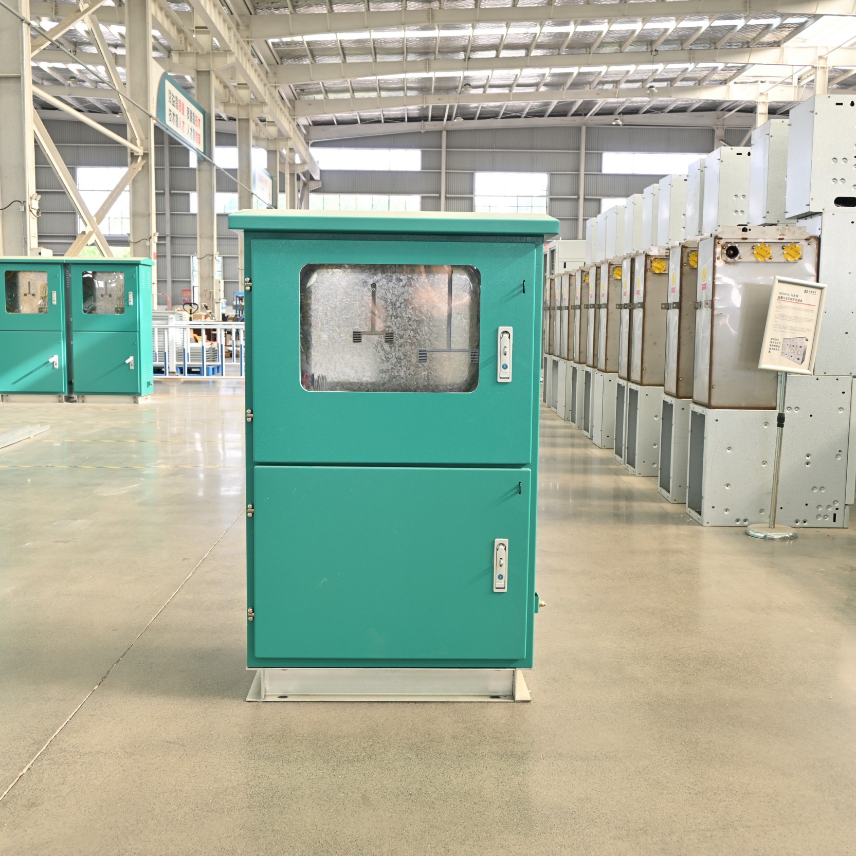 Three-phase metering box