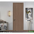 Porte lambrissée en bois massif de style simple