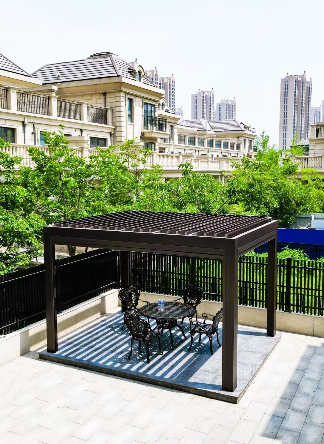 Aluminum Gazebo Covered With Motorized Louvered Roof