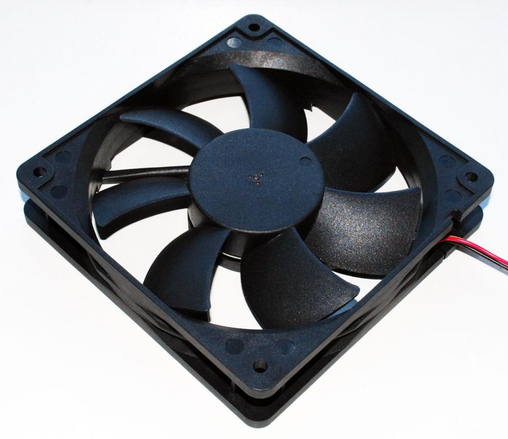 Moulage par injection de plastique pour produire un moule de ventilateur multifonctionnel