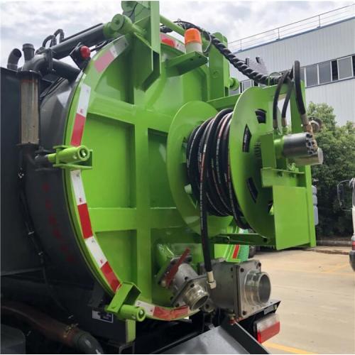 4x2 Vacuum Truck Cleaning Pubic Sewer Pipe Truck