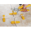 Pushing pliers with leveling device