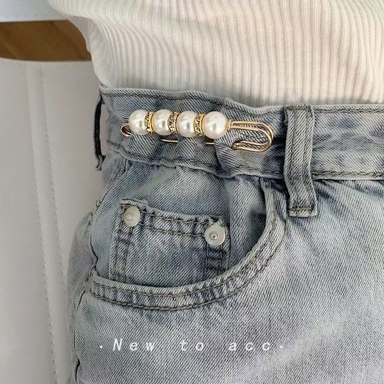 Adjustable Pearl Brooch Waist Cincher with Anti-Glare Buckle