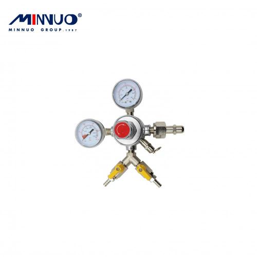 Low cost CO2 pressure regulator