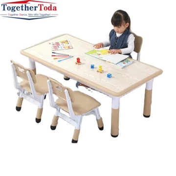 Set di sedie da tavolo in plastica ecologica per bambini con gambe regolabili per l'aula domestica