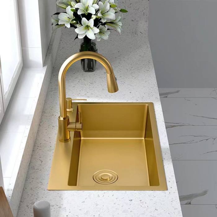 Goldenes Waschbecken aus Edelstahl