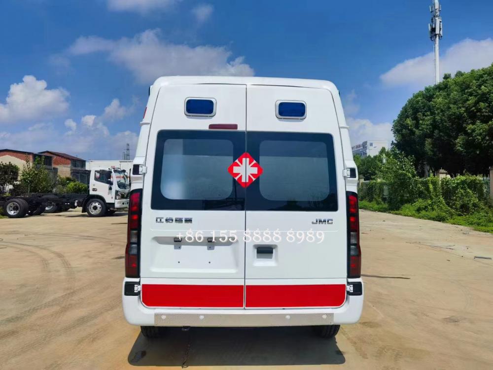 Short Axle Mid Top Ambulance 6 Jpg