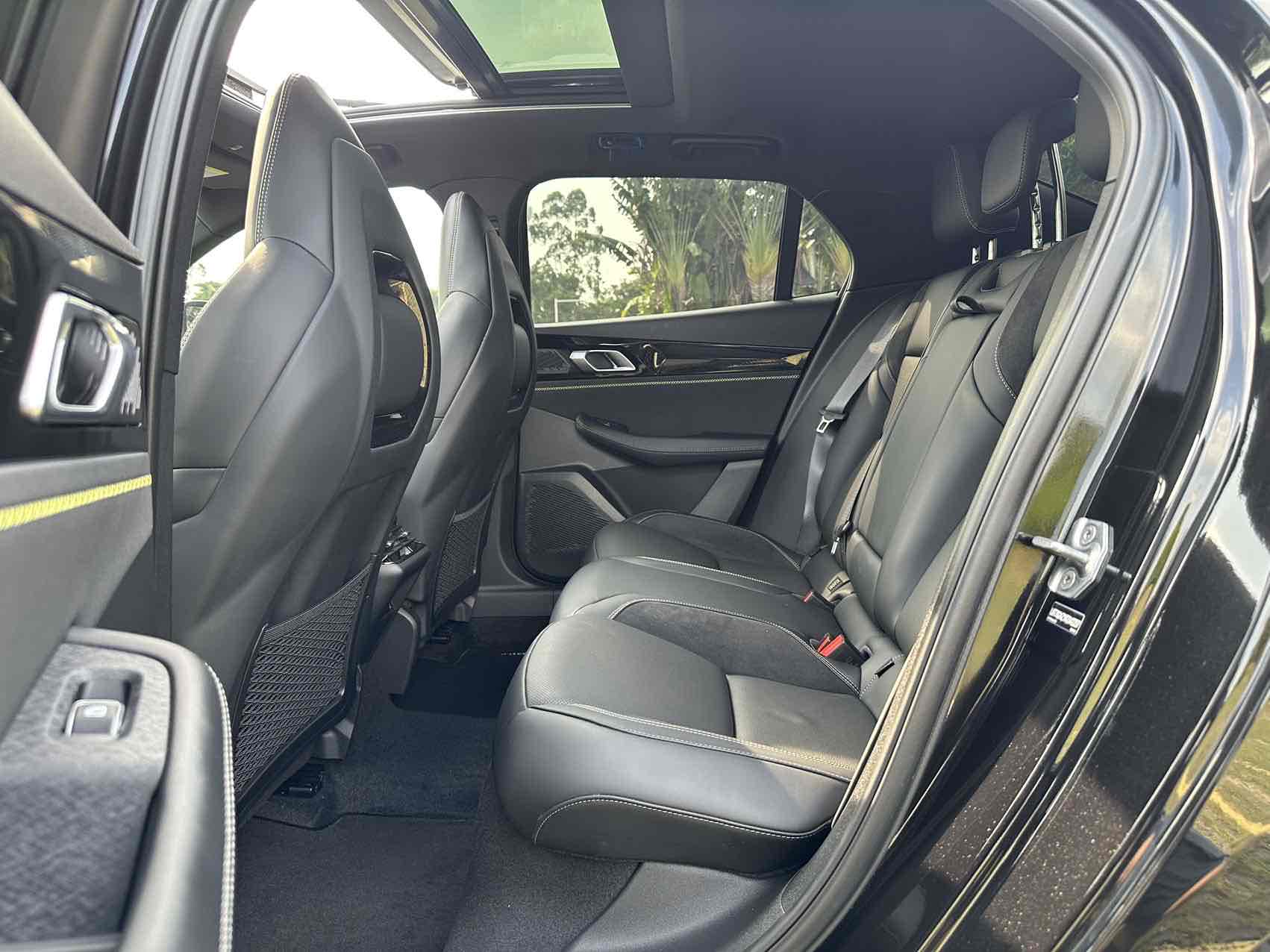 Pre-owned Premium