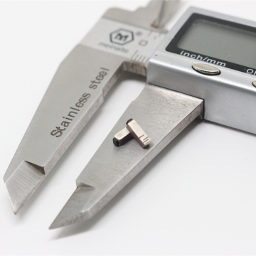 Tags micro-mini-mini-RFID résistants à haute température pour les instruments médicaux: 2.1x2.1mm