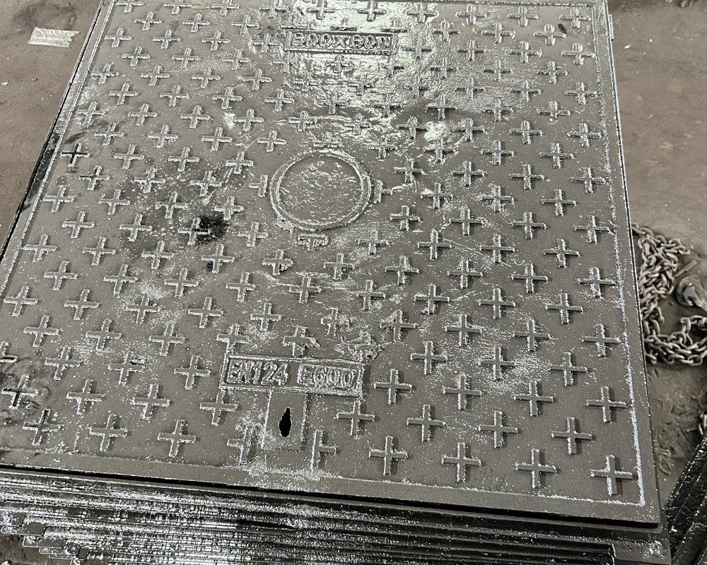 800x800 E600 square manhole cover