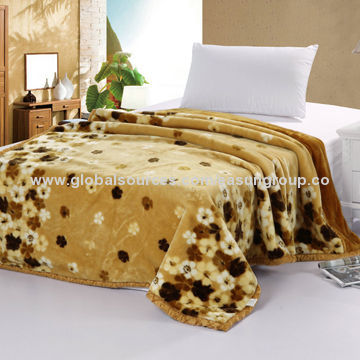 Embroidered raschel blanket, measures 160x220cm