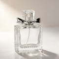 زجاجة عطر مربعة من الزجاج الحديث