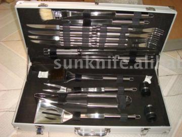 20-pc BBQ tools with alumnium case